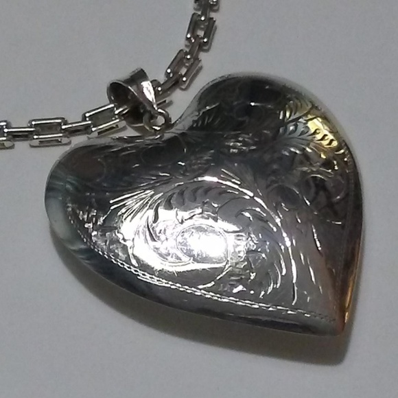 Vintage Jewelry - VTG Engraved Sterling Silver Puffed Heart Necklace